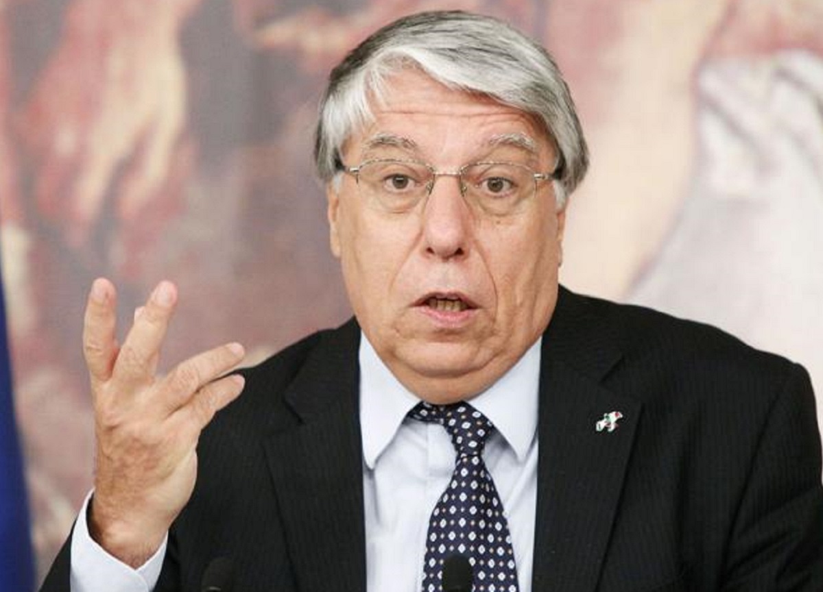 Ustica, Giovanardi torna sulla tragedia: “35 versioni tutte false: ecco la mia verità” Ustica, Giovanardi torna sulla tragedia: “35 versioni tutte false: ecco la mia verità”