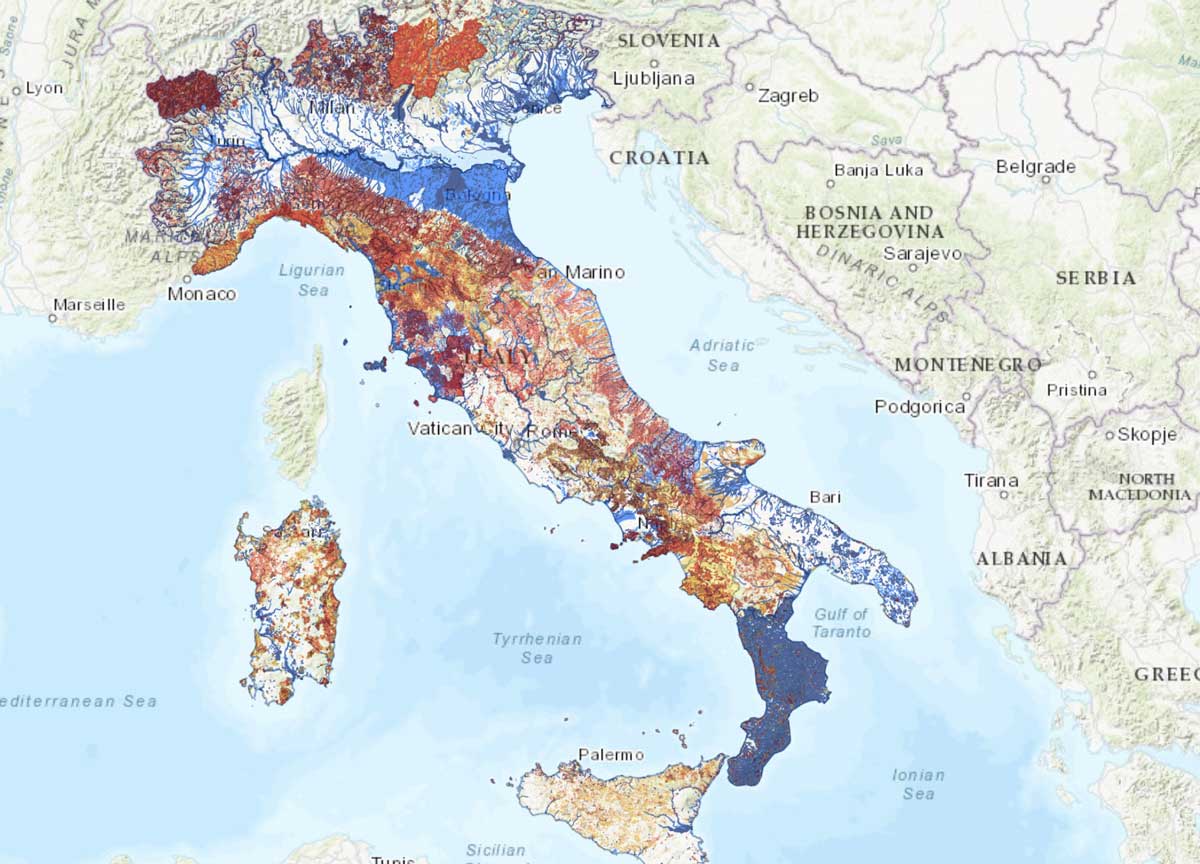 Da Napoli a Potenza, trema la terra. L’esperto: “I Campi Flegrei non sono una bomba naturale, ci sono tecnologie per convivere con il territorio” Da Napoli a Potenza, trema la terra. L’esperto: “I Campi Flegrei non sono una bomba naturale, ci sono tecnologie per convivere con il territorio”