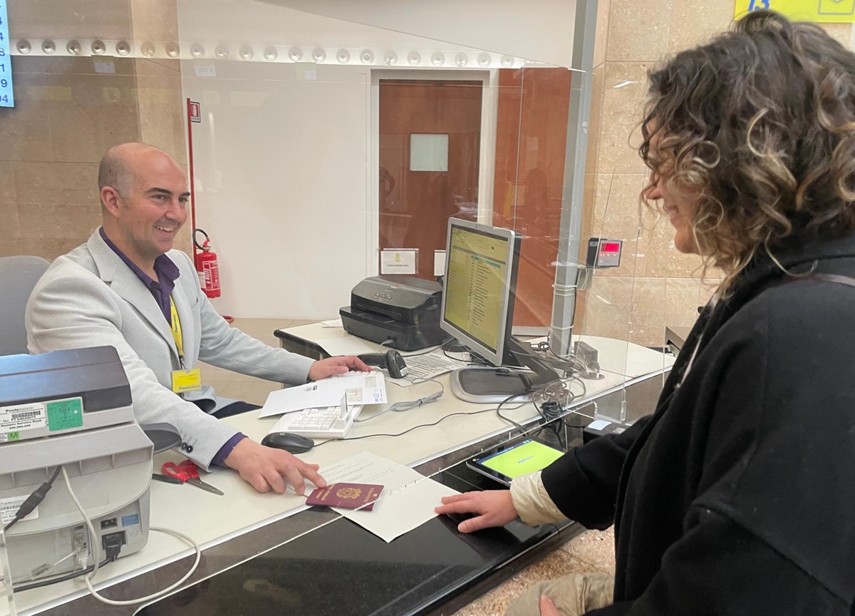 Da oggi possibile fare il passaporto in Posta anche a Milano e provincia Da oggi possibile fare il passaporto in Posta anche a Milano e provincia