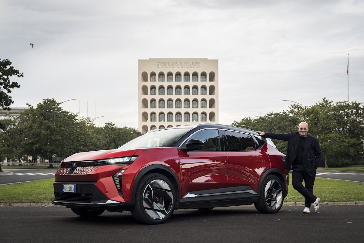 Renault Scenic E-Tech Electric: il piacere del viaggio in famiglia diventa sostenibile e tecnologico Renault Scenic E-Tech Electric: il piacere del viaggio in famiglia diventa sostenibile e tecnologico