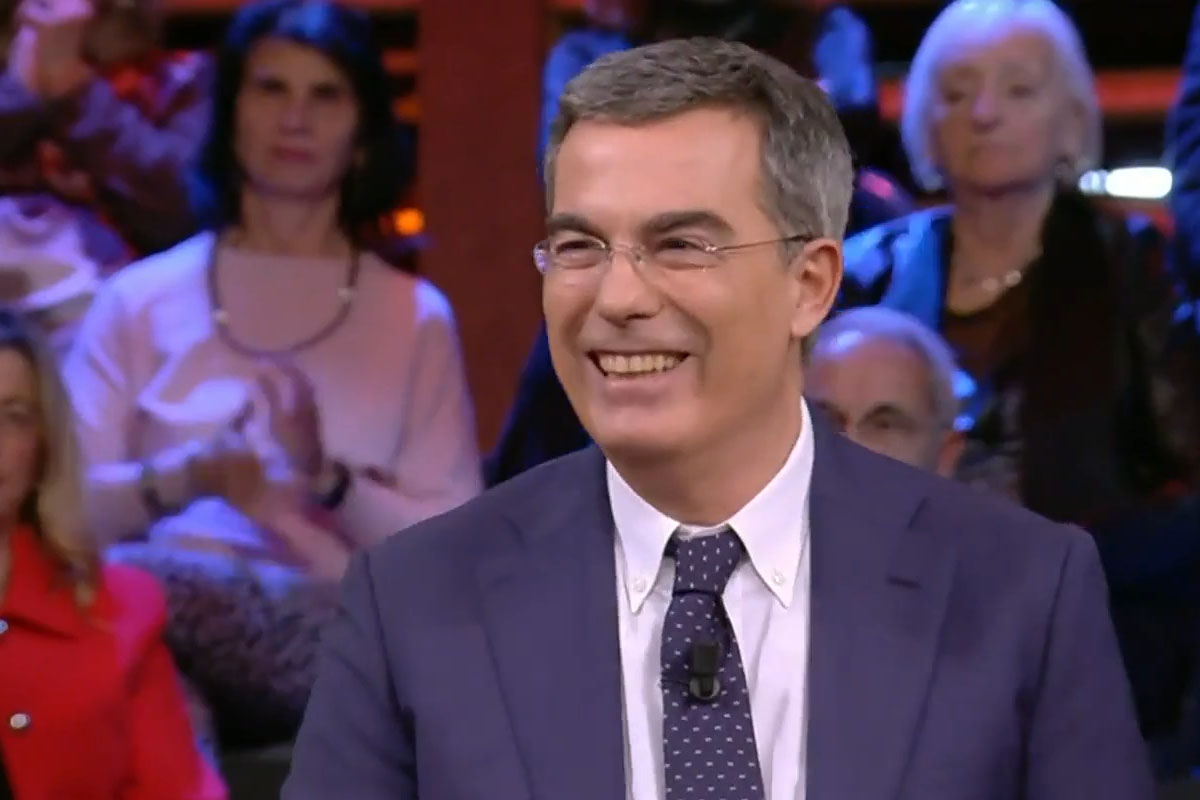 Caso Tesla, Floris scherza con Elisabetta Piccolotti: “È venuta in taxi spero…” Caso Tesla, Floris scherza con Elisabetta Piccolotti: “È venuta in taxi spero…”