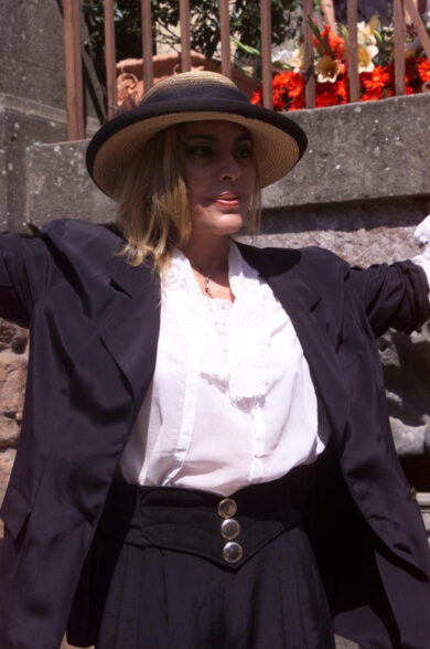 Chi era Nadia Cassini, l’attrice nata a Woodstock che faceva impazzire Lino Banfi nei film