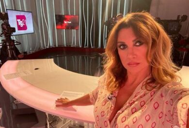 Amadeus e non solo ad Amici: Maria De Filippi cala il tris per il serale – Rumor