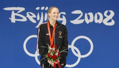 Cio, chi è Kirsty Coventry la prima presidente della storia (che prende il testimone da Bach)