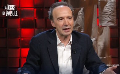Benigni va in tv e attacca Meloni su Ventotene: “Nazionalismo? Carburante di tutte le guerre”