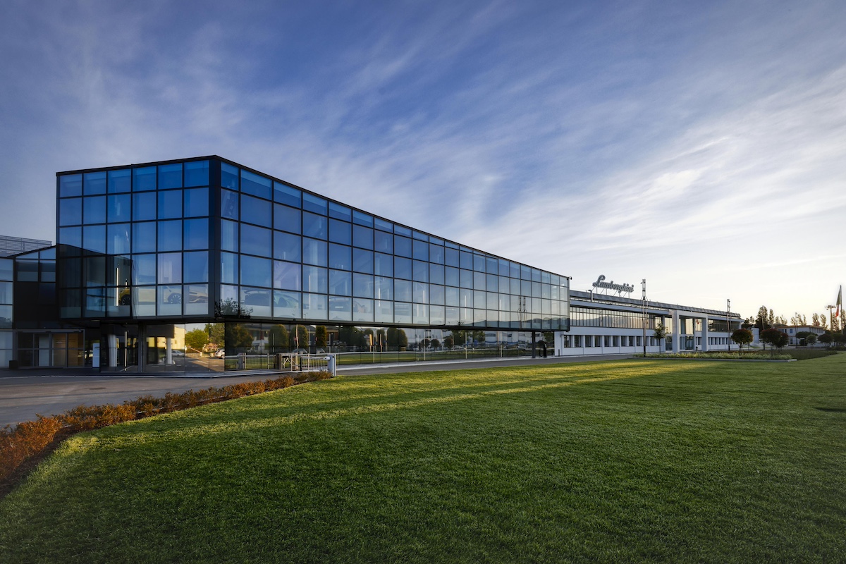 Lamborghini accelera nel 2024: anno da record tra fatturato, vendite e innovazione