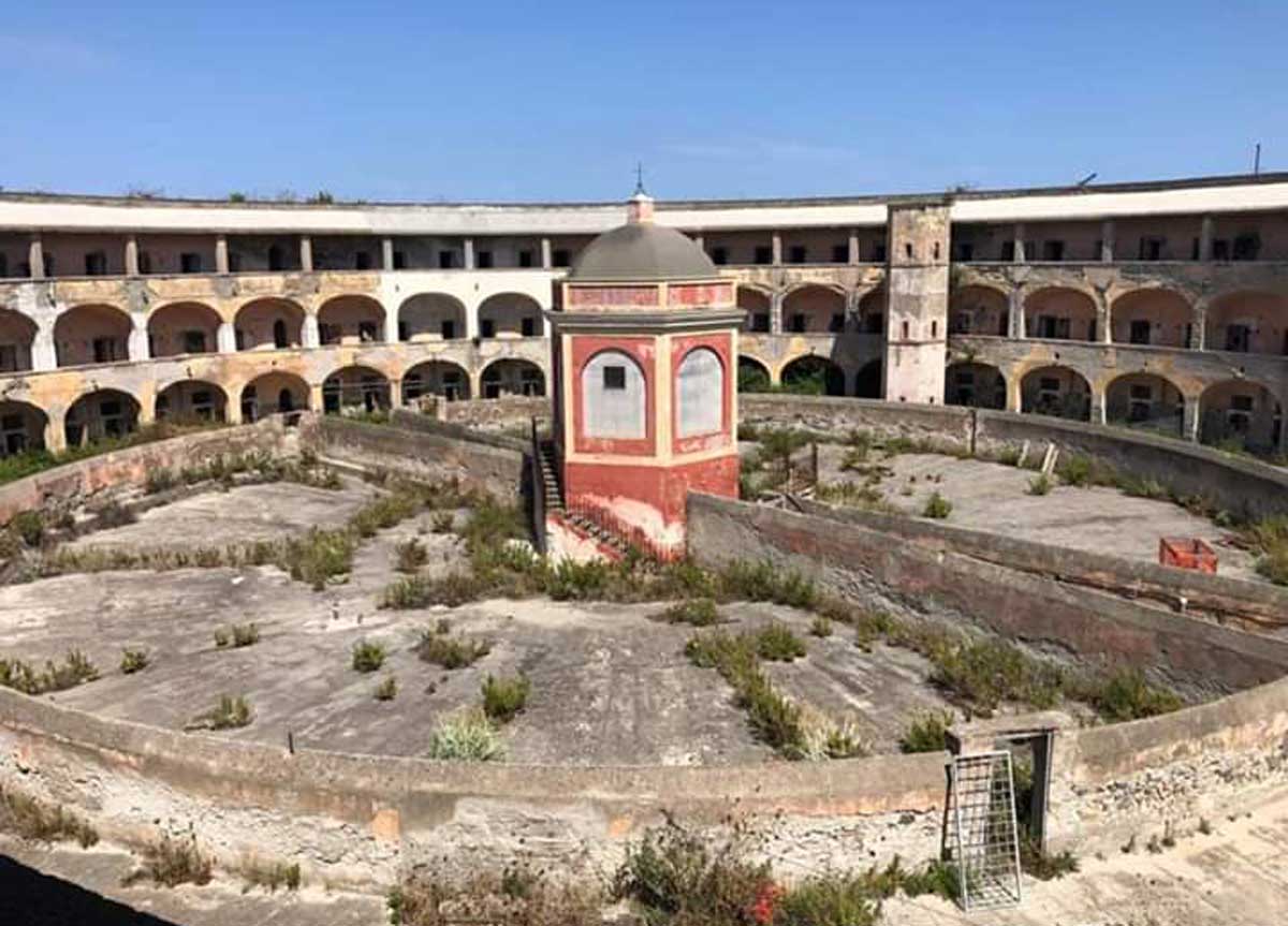 Ventotene, il sindaco Caputi: “Il Manifesto ha avuto una revisione segreta firmata da federalisti spagnoli”. La clamorosa rivelazione Ventotene, il sindaco Caputi: “Il Manifesto ha avuto una revisione segreta firmata da federalisti spagnoli”. La clamorosa rivelazione