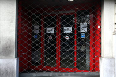 Commercio, crollo record in Italia: spariscono i negozi, chiusi 117 mila in 12 anni. Ma il Sud tiene più del Nord