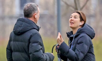 Amadeus e la moglie Giovanna Civitillo litigano davanti a tutti al parco: scintille di coppia per il conduttore del Nove