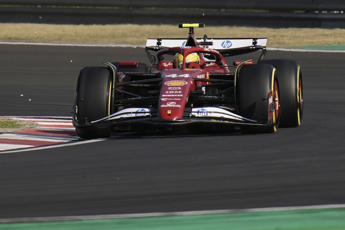 F1, Hamilton vola nel Gp di casa: è pole nella qualifica sprint. Antonelli battuto per 11 millesimi