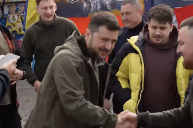 Ucraina, Zelensky visita le truppe a Pokrovsk nel Donetsk