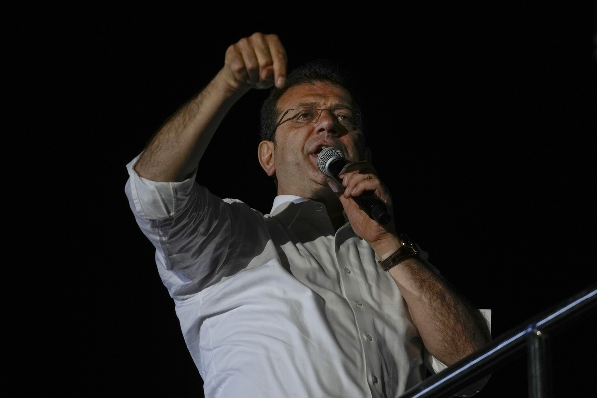 Turchia nel caos, il sindaco di Istanbul Imamoglu sospeso e trasferito in un carcere di massima sicurezza Turchia nel caos, il sindaco di Istanbul Imamoglu sospeso e trasferito in un carcere di massima sicurezza