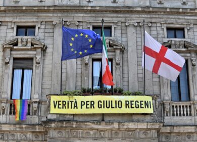 Milano, tolto lo striscione per Regeni dalla facciata di Palazzo Marino