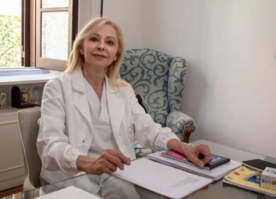 Tiktoker suicida, l’esperta lancia l’allarme: “Social malvagi, da evitare. I giovani rischiano grosso”