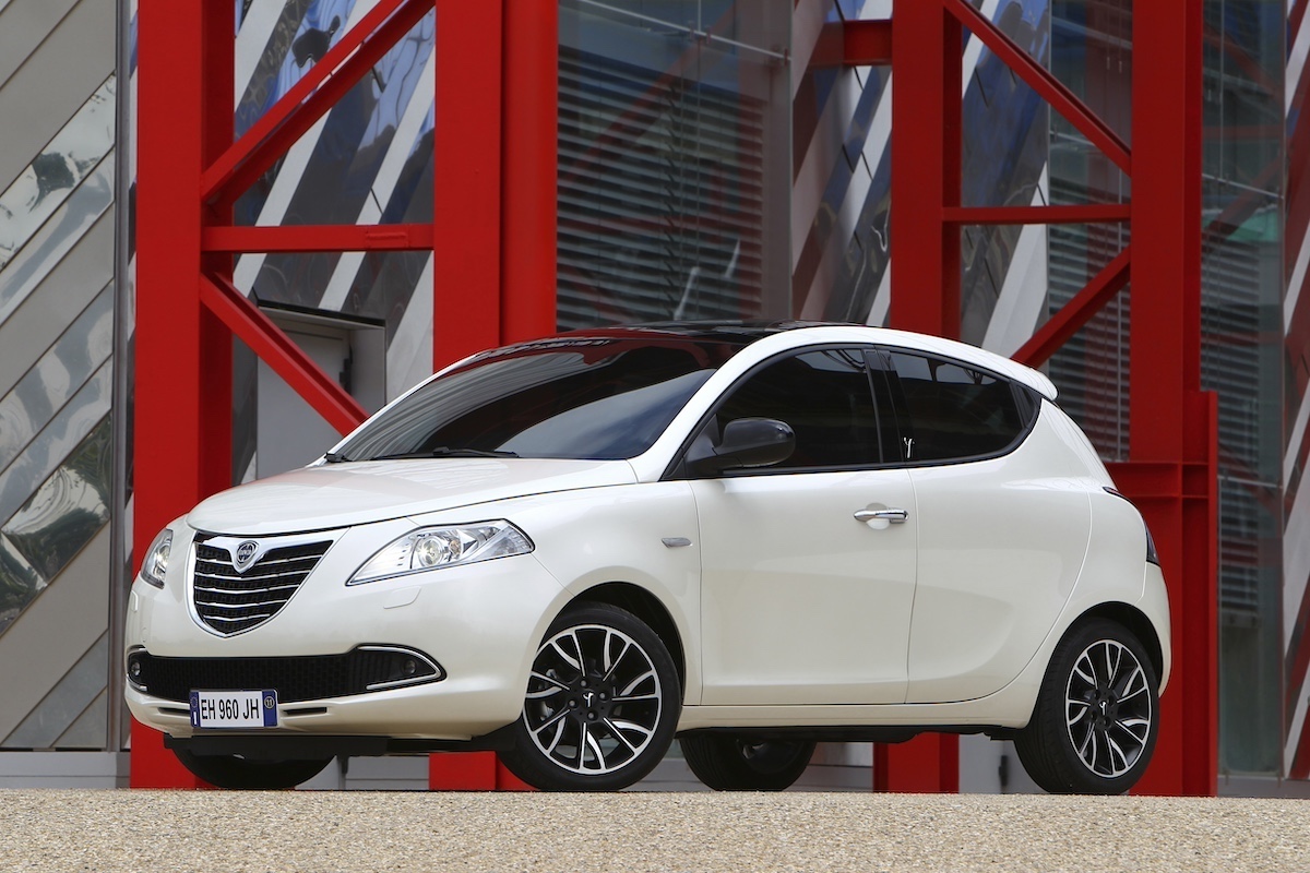 Lancia Ypsilon, 40 anni di eleganza e innovazione: dalla y10 alla nuova era elettrica