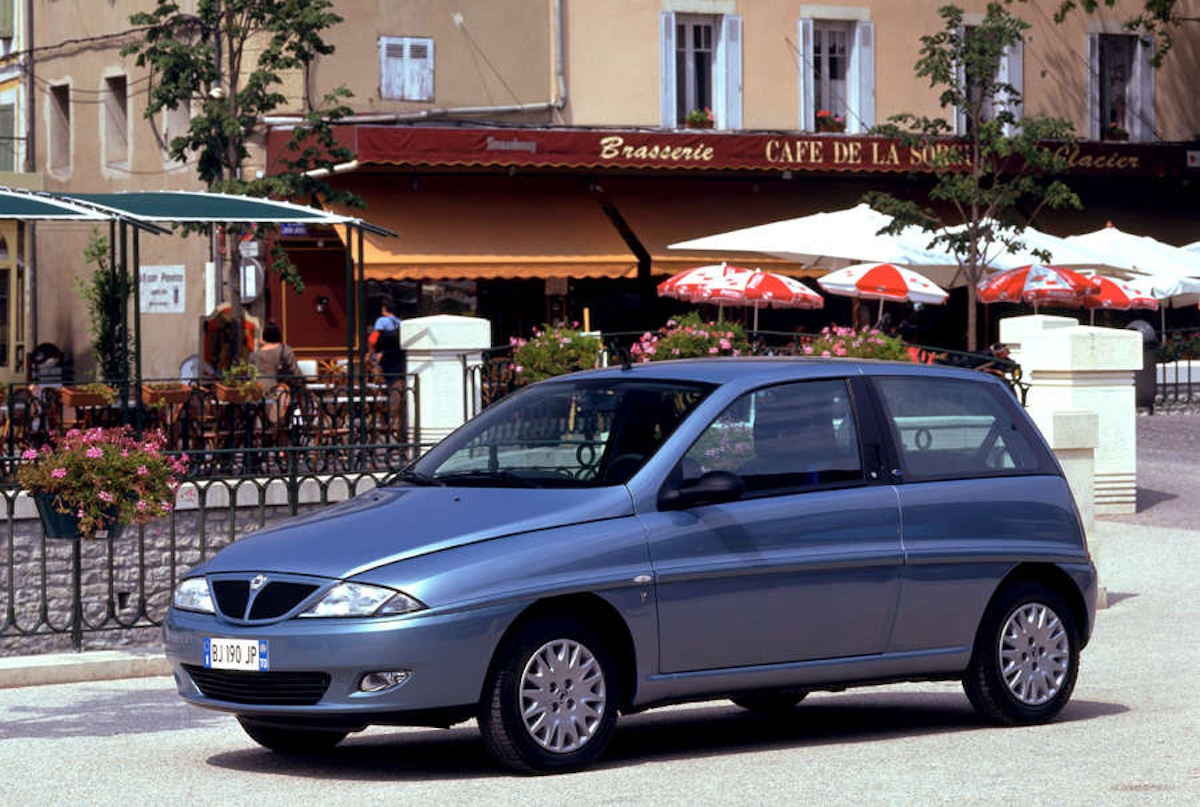 Lancia Ypsilon, 40 anni di eleganza e innovazione: dalla y10 alla nuova era elettrica