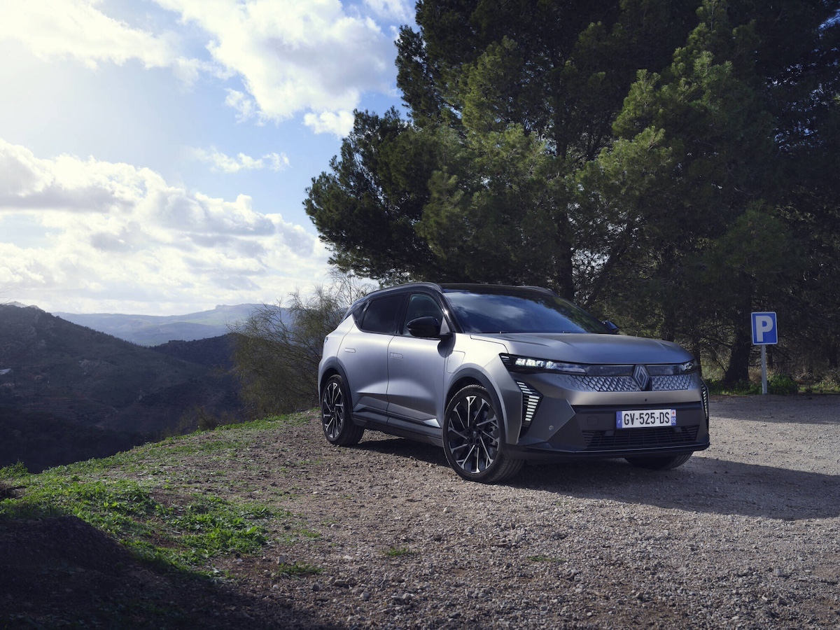 Renault Scenic E-Tech electric: design audace e innovativo per la mobilità familiare del futuro