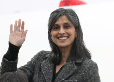 Groenlandia, caos per la visita di Usha Vance e Mike Waltz: “Così gli Usa diventano altamente aggressivi”