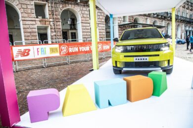 Fiat Grande Panda corre con la deejay ten 2025: auto ufficiale della felicità