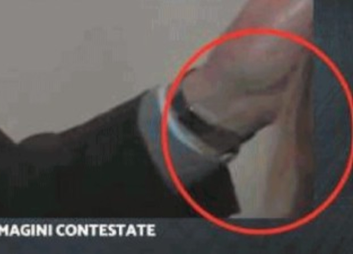 Donzelli dà del “pezzo di merda” a un giornalista e il Var inchioda Prodi: capelli tirati Donzelli dà del “pezzo di merda” a un giornalista e il Var inchioda Prodi: capelli tirati