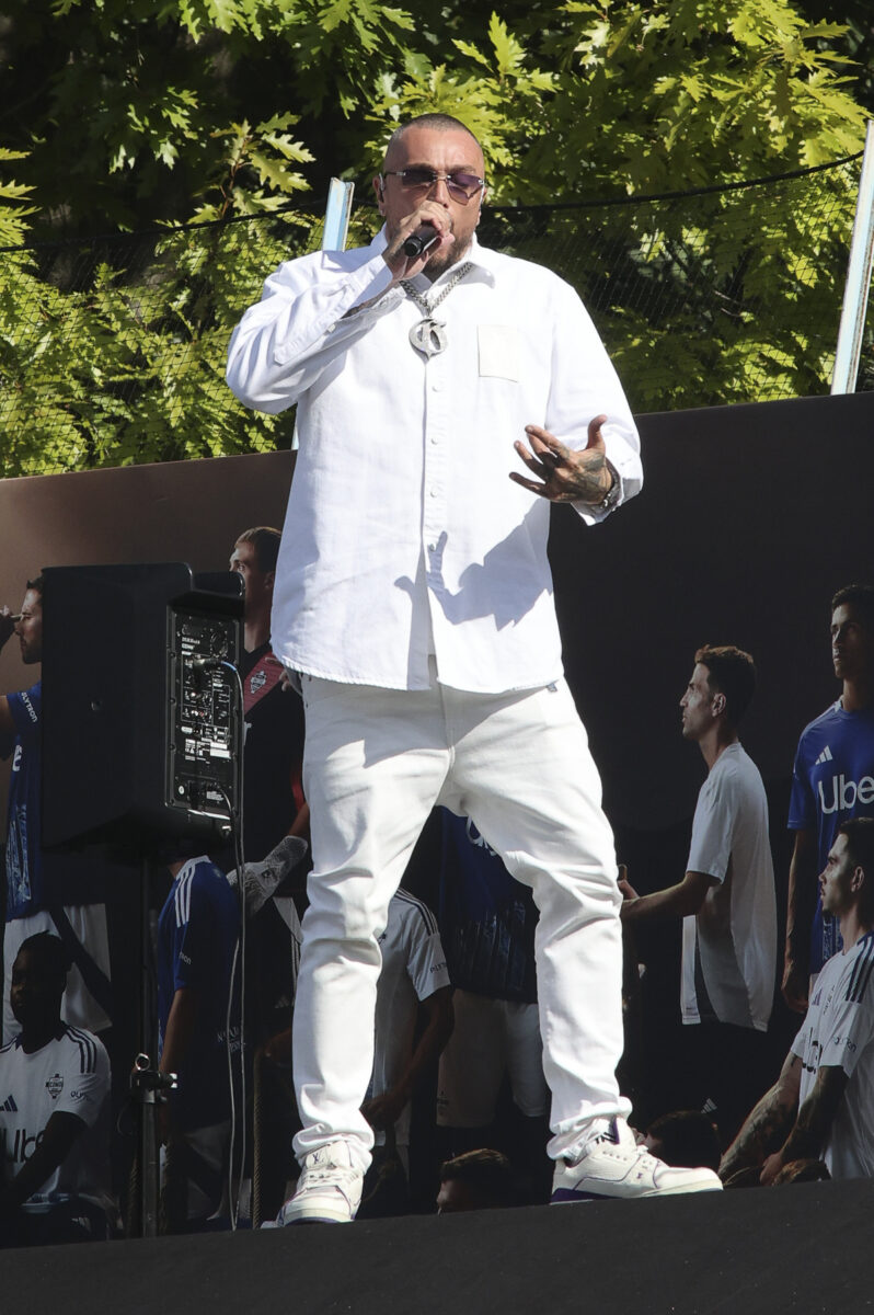 Gué Pequeno non è più un ragazzo d’oro, in crisi gli affari del rapper: la Goldenboy Srl finisce in liquidazione Gué Pequeno non è più un ragazzo d’oro, in crisi gli affari del rapper: la Goldenboy Srl finisce in liquidazione