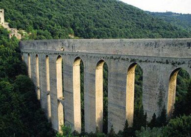 Spoleto, ennesimo femminicidio: uccide la moglie e poi tenta il suicidio. Fermato dalla Polizia