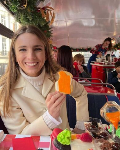 Chi è Lavinia Orefici, dai genitori “famosi” a Quarta Repubblica: il ritratto della giornalista “presa per i capelli” da Prodi