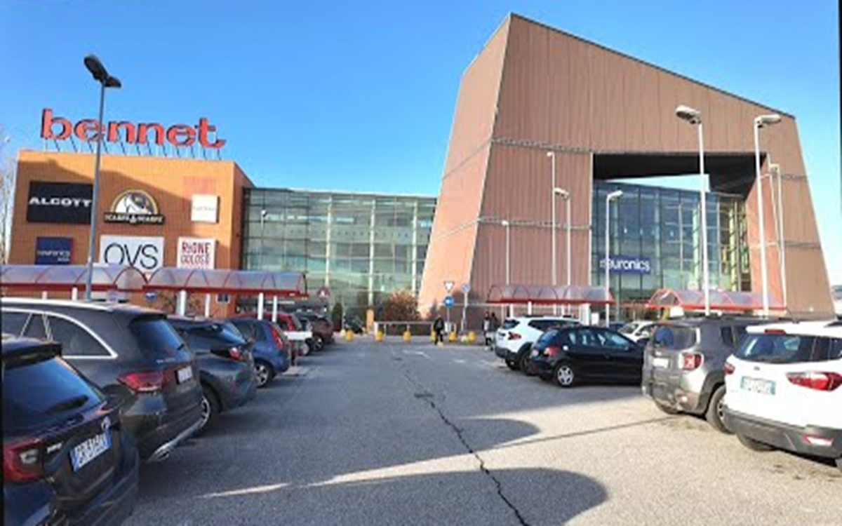A rischio il futuro del centro commerciale sulla Nuova Vigevanese A rischio il futuro del centro commerciale sulla Nuova Vigevanese