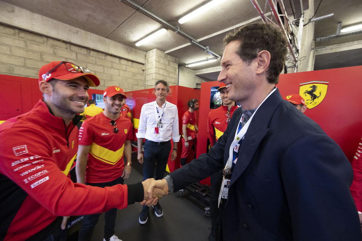Ferrari non teme i dazi di Trump sulle auto e alza i prezzi fino al 10% Ferrari non teme i dazi di Trump sulle auto e alza i prezzi fino al 10%