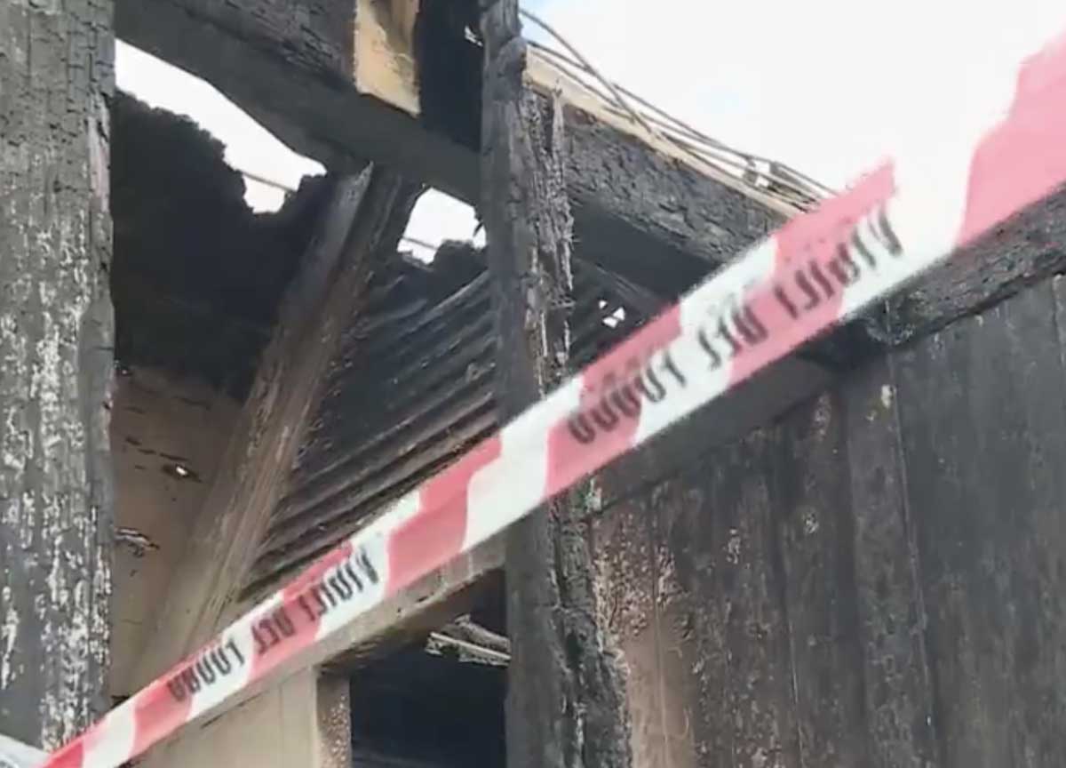 Balneari, Ostia come il Bronx: a fuoco gli stabilimenti sul lungomare. Fermato un 24enne, ha confessato Balneari, Ostia come il Bronx: a fuoco gli stabilimenti sul lungomare. Fermato un 24enne, ha confessato
