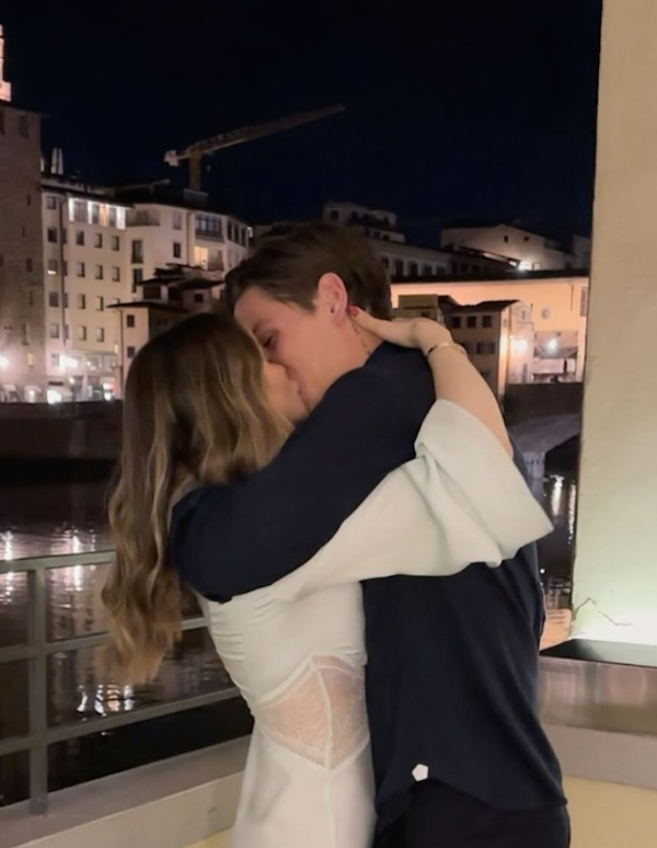 Zaniolo si sposa con Sara Scaperrotta: la romantica proposta in ginocchio davanti a Ponte Vecchio- FOTO Zaniolo si sposa con Sara Scaperrotta: la romantica proposta in ginocchio davanti a Ponte Vecchio- FOTO