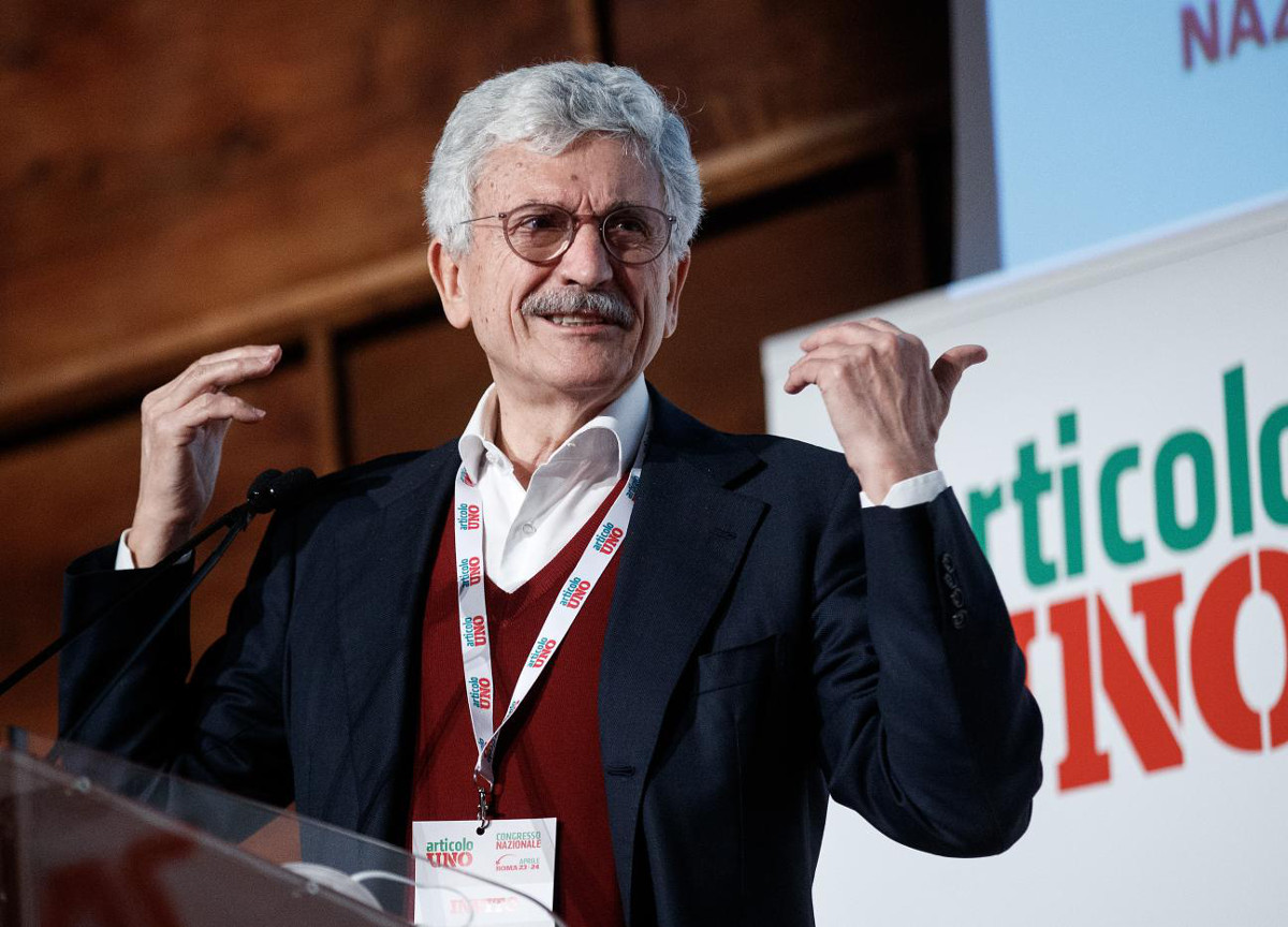 D’Alema svela a Fini: “Zelensky mi ha chiesto aiuto per la pace in Ucraina. Ecco come è finita”