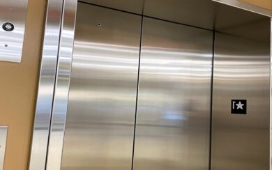 Morto in ospedale l’operaio rimasto incastrato in un ascensore