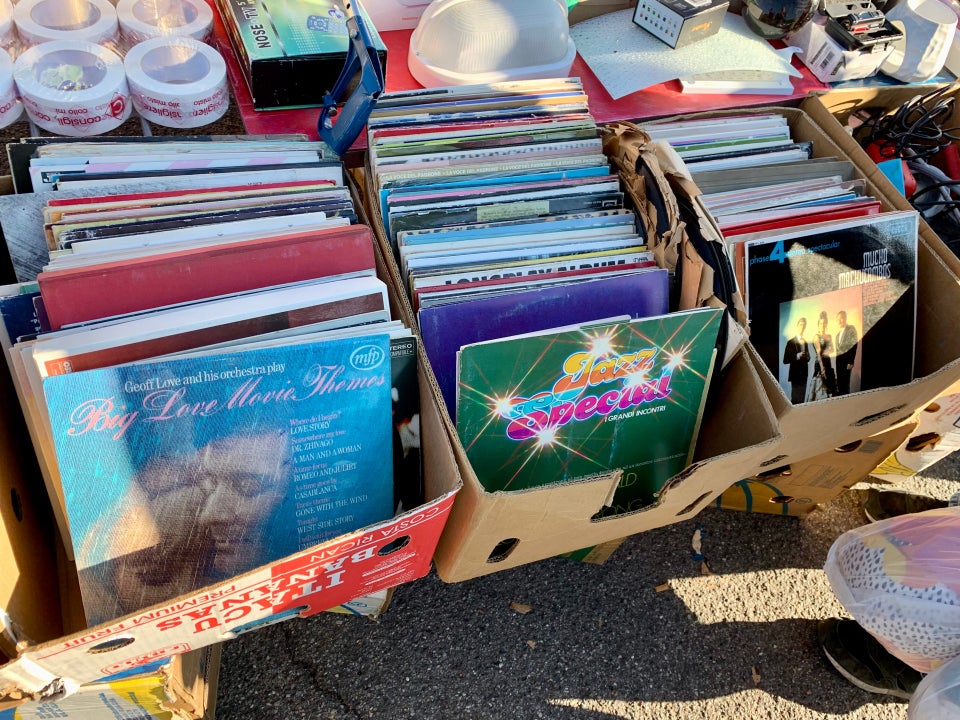 Vintage, tra cultura second hand e business: guida ai migliori mercatini di Milano Vintage, tra cultura second hand e business: guida ai migliori mercatini di Milano