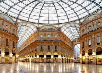Galleria di Milano, Balenciaga e The Bridge fanno traslocare la Lega