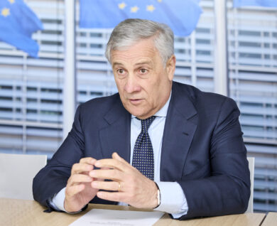 Cittadinanza italiana, ok alla riforma. Tajani: “È una cosa seria, basta abusi”. Ecco che cosa cambia