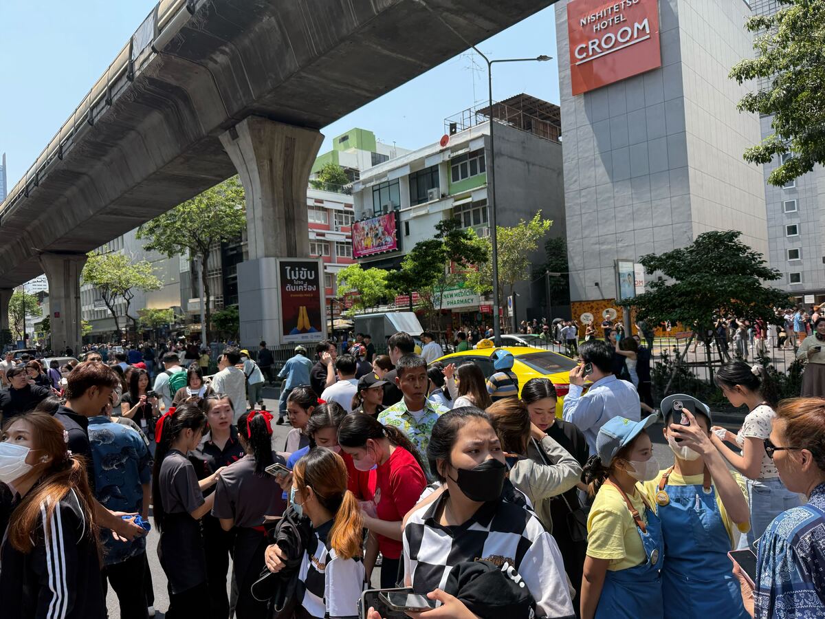 Disastro in Myanmar, terremoto di magnitudo 7.7: “Molte vittime”. Bangkok, dichiarato lo stato d’emergenza