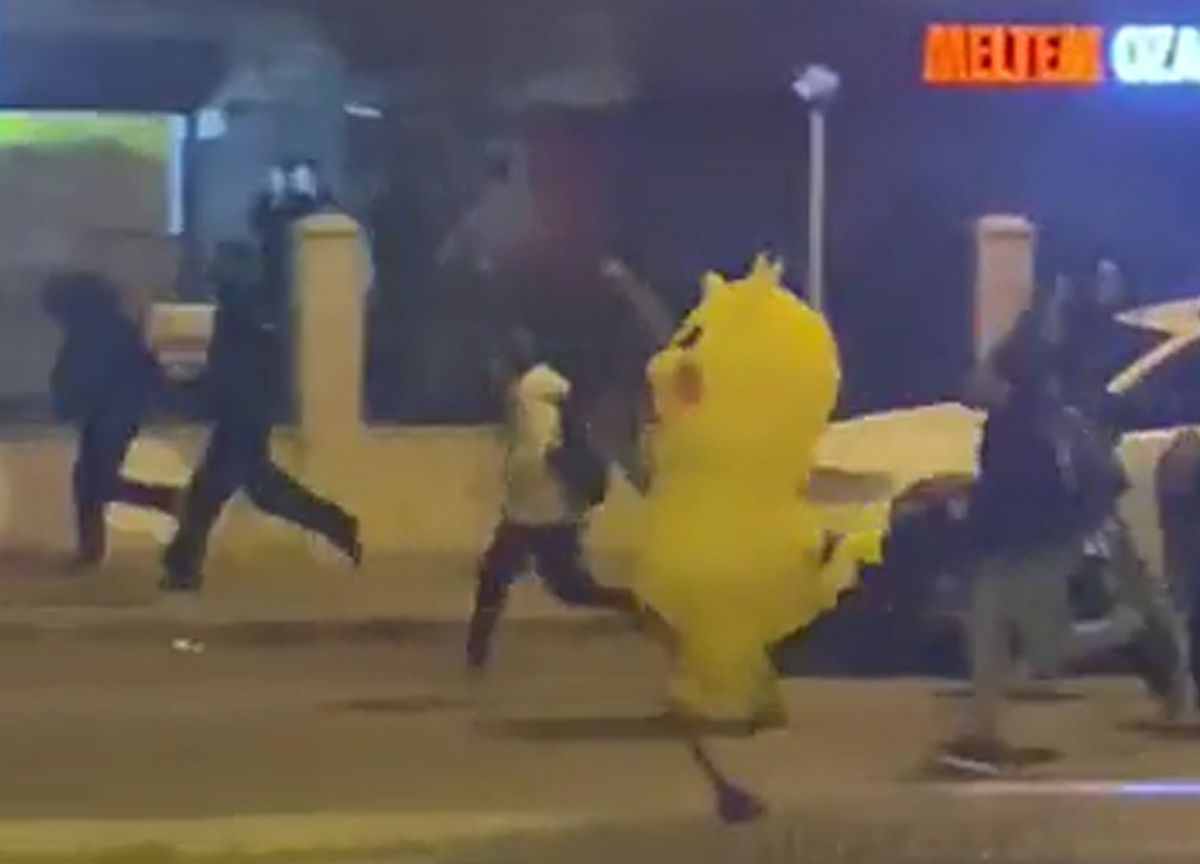 Turchia, a protestare per Imamoglu c’è anche Pikachu. Sembra uno scherzo, ma… VIDEO Turchia, a protestare per Imamoglu c’è anche Pikachu. Sembra uno scherzo, ma… VIDEO