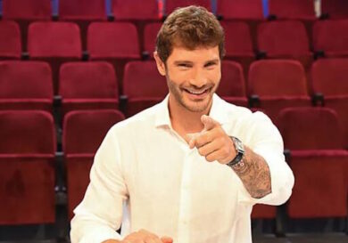 Ascolti tv, De Martino con il suo Affari Tuoi incolla gli italiani al televisore: boom di share per il conduttore