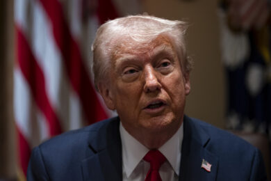 Trump: “Dazi? A breve anche sulle aziende farmaceutiche. Sono aperto a…”