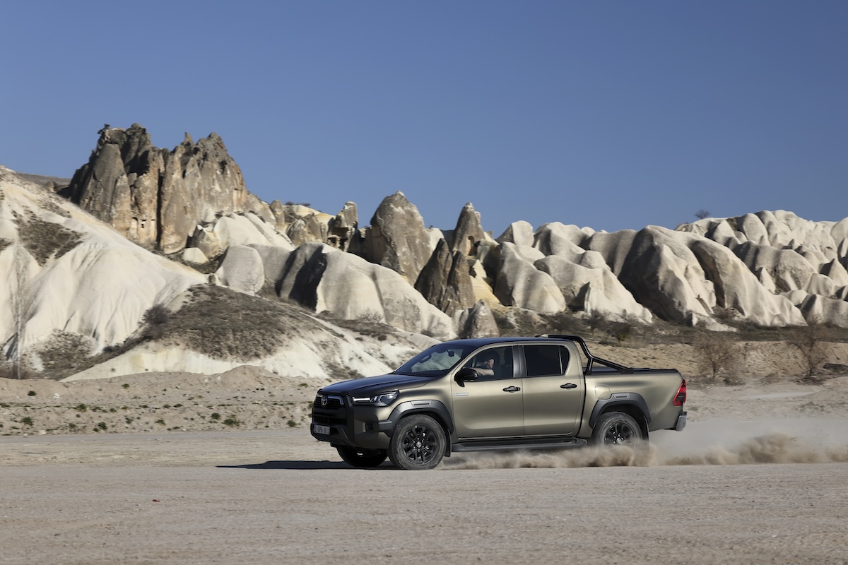 Toyota Hilux 2025: l’icona si rinnova con tecnologia ibrida 48V e una nuova anima sportiva GR SPORT II Toyota Hilux 2025: l’icona si rinnova con tecnologia ibrida 48V e una nuova anima sportiva GR SPORT II