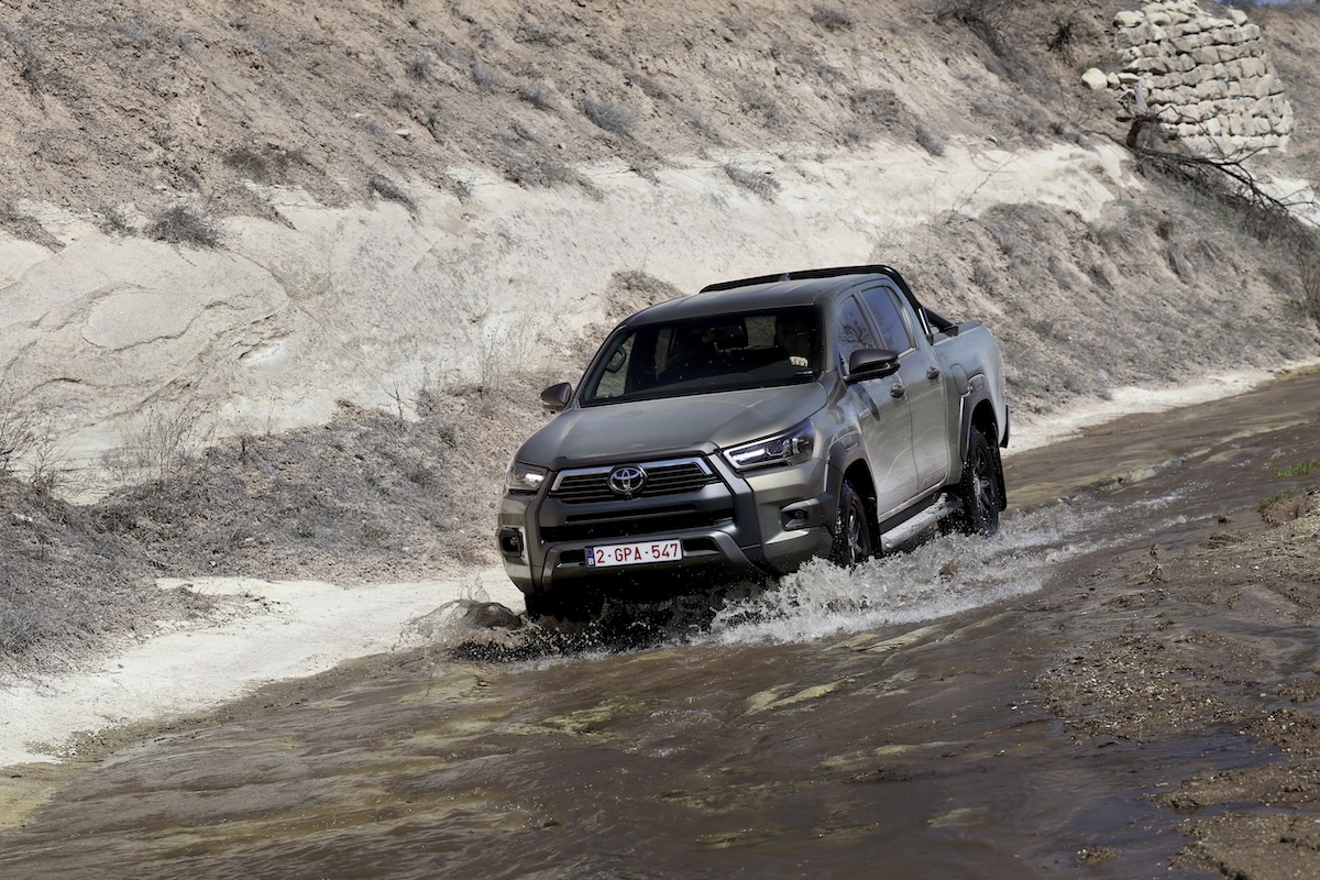 Toyota Hilux 2025: l’icona si rinnova con tecnologia ibrida 48V e una nuova anima sportiva GR SPORT II Toyota Hilux 2025: l’icona si rinnova con tecnologia ibrida 48V e una nuova anima sportiva GR SPORT II