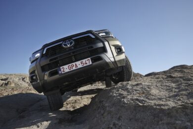 Toyota Hilux 2025: l’icona si rinnova con tecnologia ibrida 48V e una nuova anima sportiva GR SPORT II