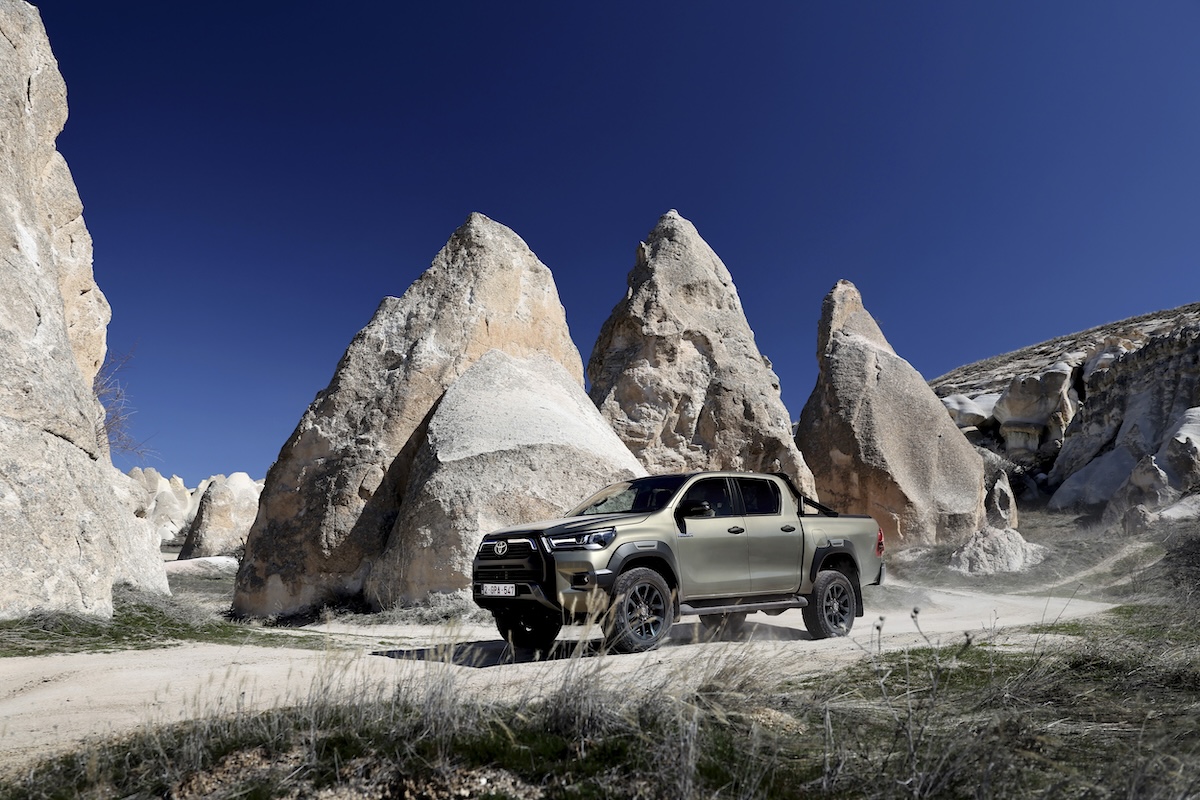 Toyota Hilux 2025: l’icona si rinnova con tecnologia ibrida 48V e una nuova anima sportiva GR SPORT II Toyota Hilux 2025: l’icona si rinnova con tecnologia ibrida 48V e una nuova anima sportiva GR SPORT II