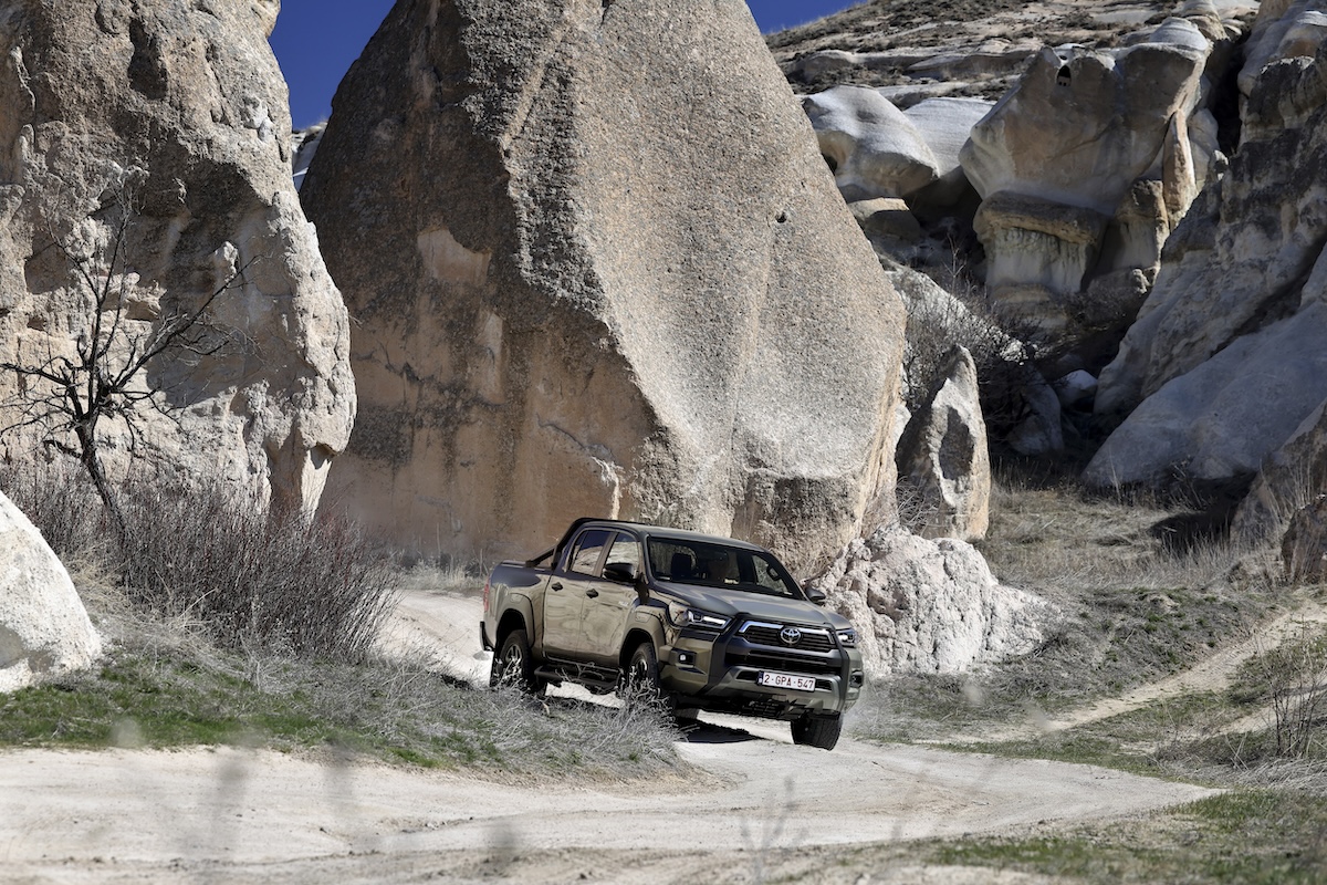 Toyota Hilux 2025: l’icona si rinnova con tecnologia ibrida 48V e una nuova anima sportiva GR SPORT II Toyota Hilux 2025: l’icona si rinnova con tecnologia ibrida 48V e una nuova anima sportiva GR SPORT II