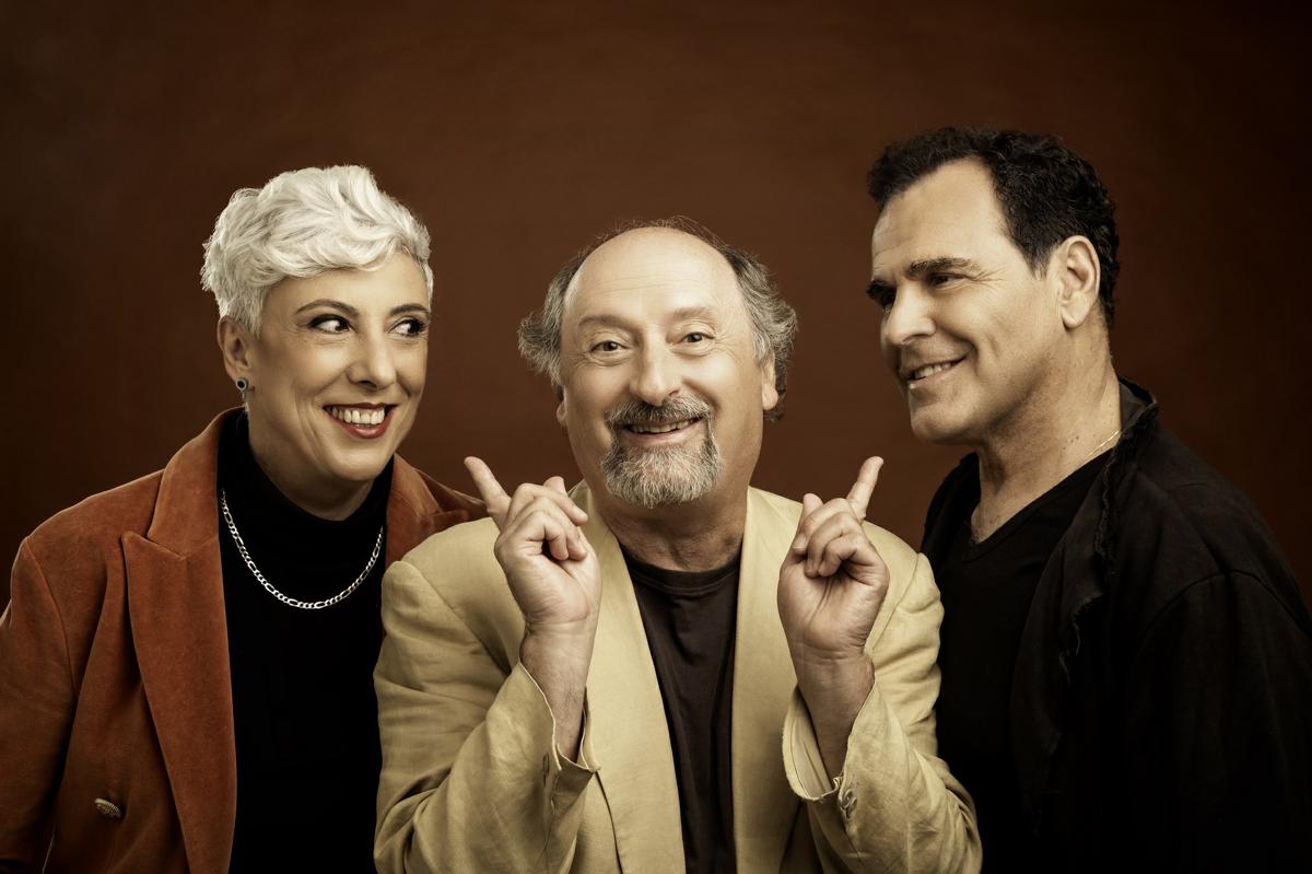 Galleria foto 'Basta poco, Cornacchione e la farsa politicamente scorretta con Pier Luigi Bersani e Giovanni Storti special guest star' - foto 1