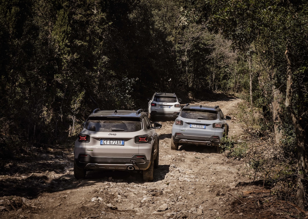 Jeep Avenger 4xe 2025: il B-SUV ibrido che conquista ogni terreno con stile, tecnologia e trazione integrale Jeep Avenger 4xe 2025: il B-SUV ibrido che conquista ogni terreno con stile, tecnologia e trazione integrale