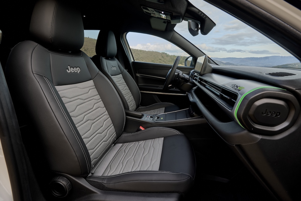 Jeep Avenger 4xe 2025: il B-SUV ibrido che conquista ogni terreno con stile, tecnologia e trazione integrale Jeep Avenger 4xe 2025: il B-SUV ibrido che conquista ogni terreno con stile, tecnologia e trazione integrale