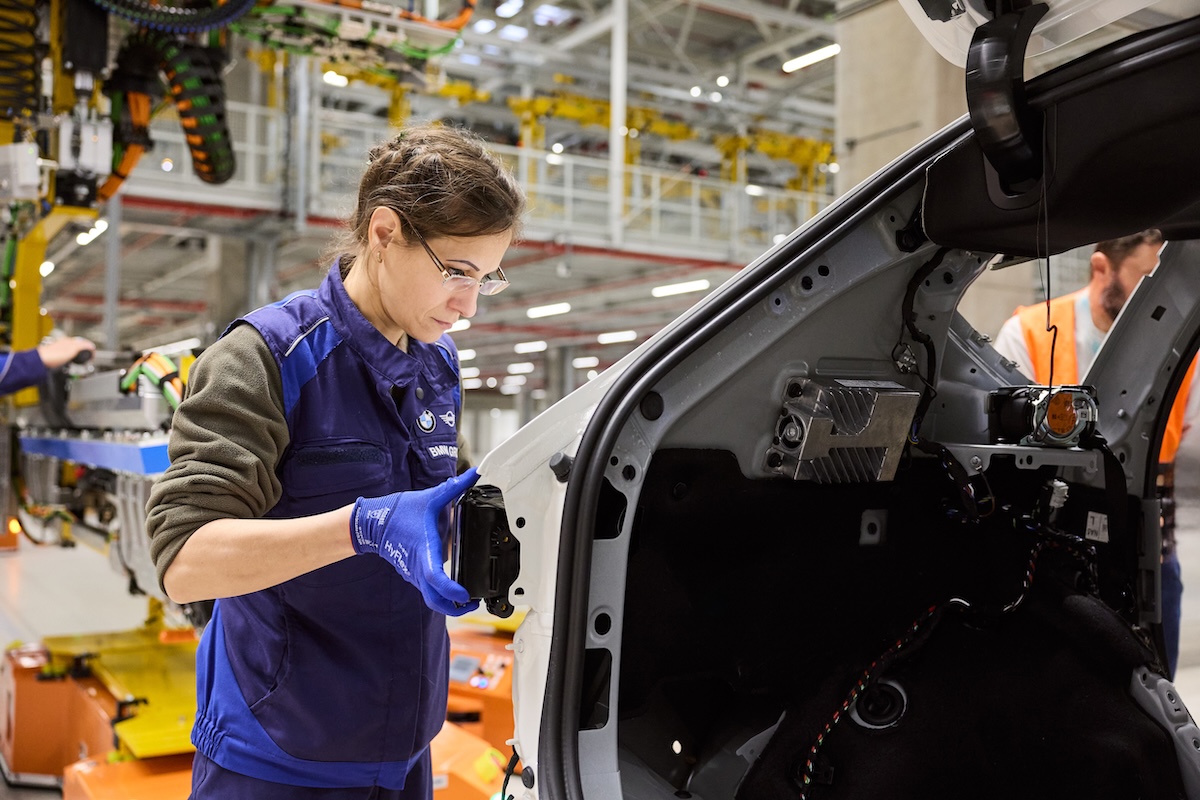 BMW accelera a Debrecen: pronto il nuovo stabilimento per la Neue Klasse e la BMW iX3 elettrica