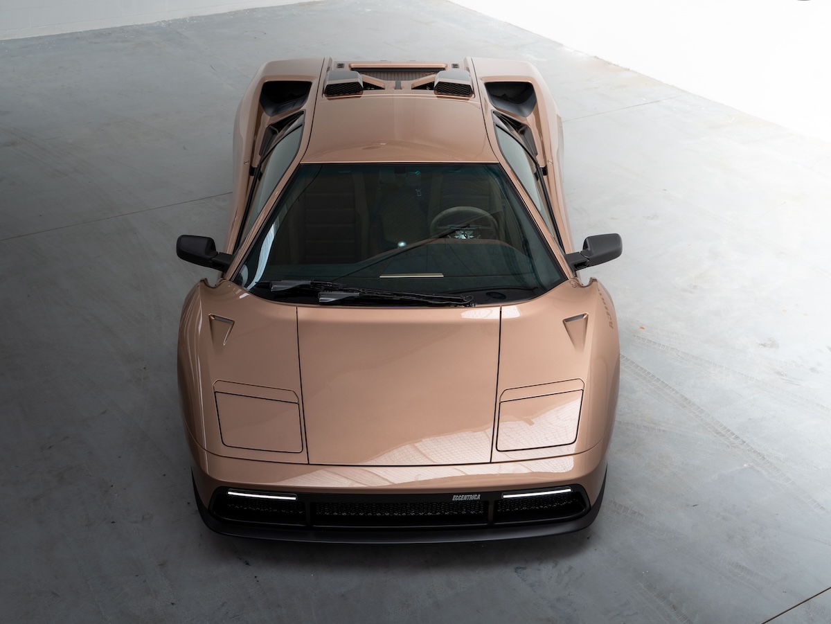 ECCENTRICA V12: al via la produzione ROSE PHOENIX, il RESTOMOD definitivo che esalta l’icona LAMBORGHINI ECCENTRICA V12: al via la produzione ROSE PHOENIX, il RESTOMOD definitivo che esalta l’icona LAMBORGHINI